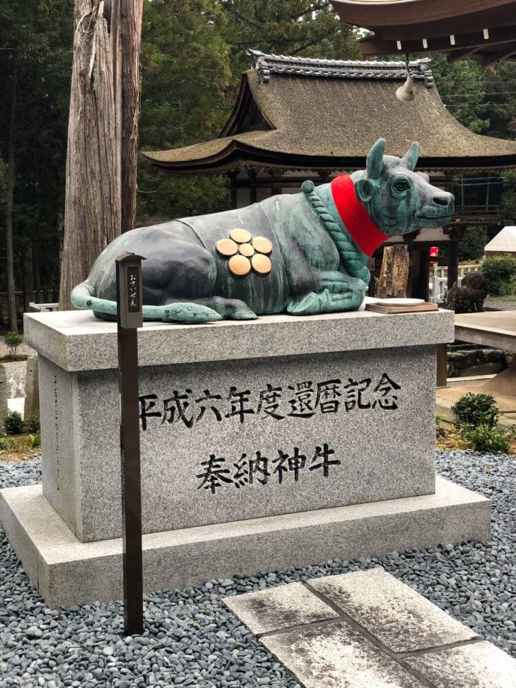 栗東・大野神社の神牛像