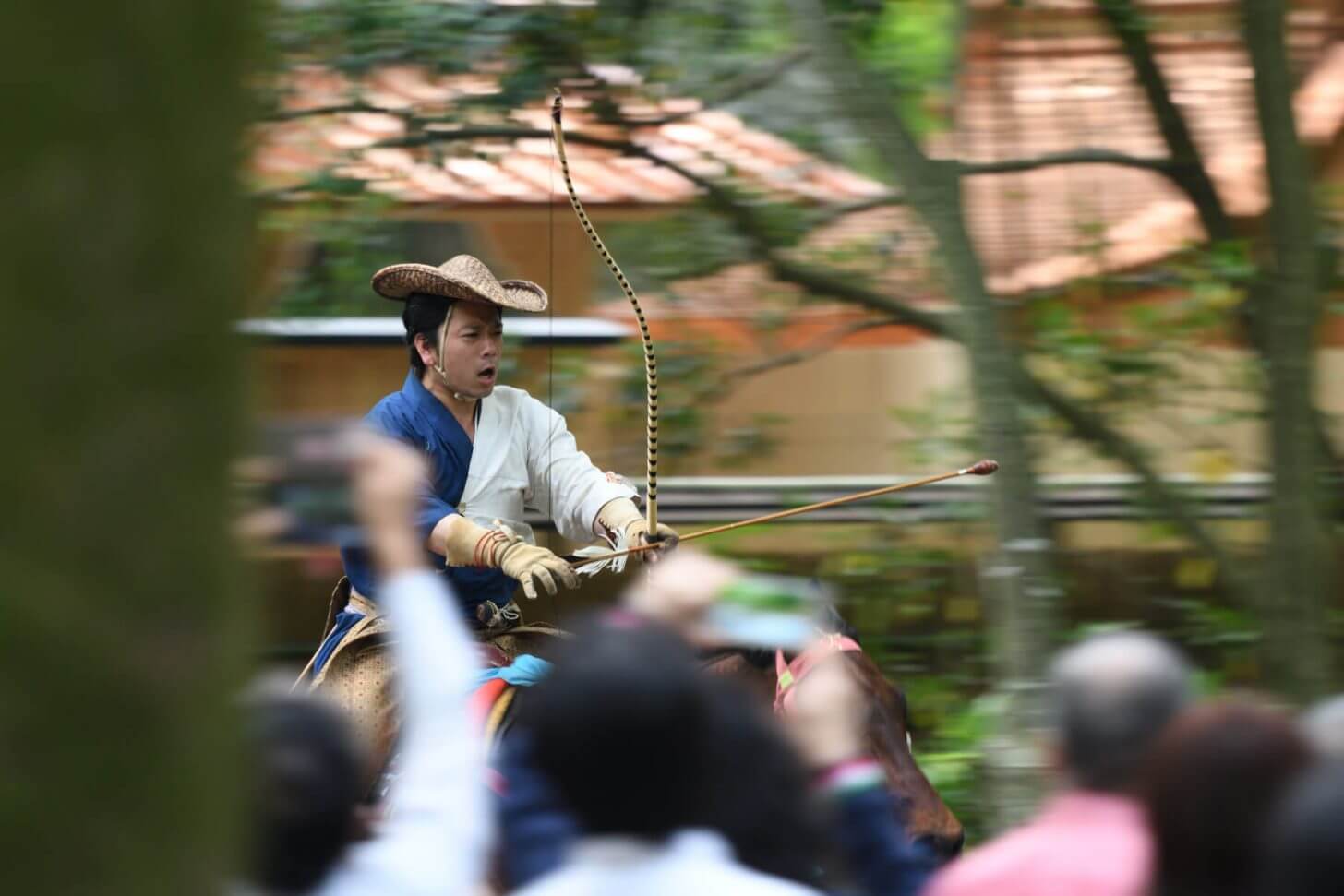 下鴨神社の流鏑馬を流し撮り