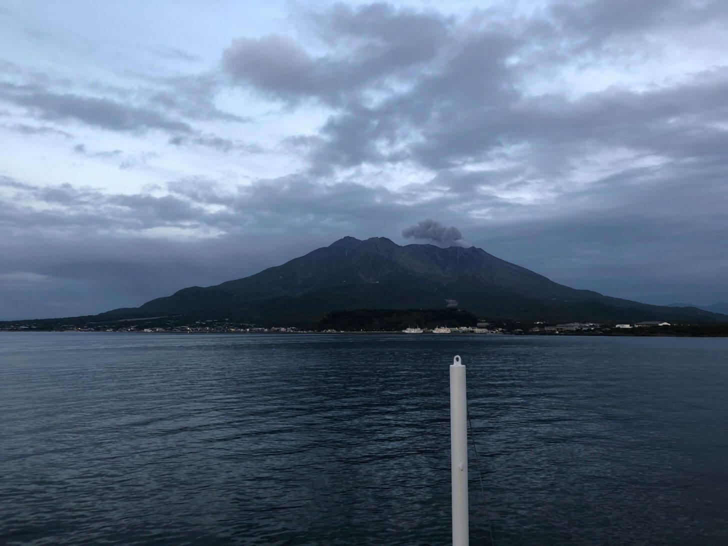 桜島フェリーの船上からの桜島