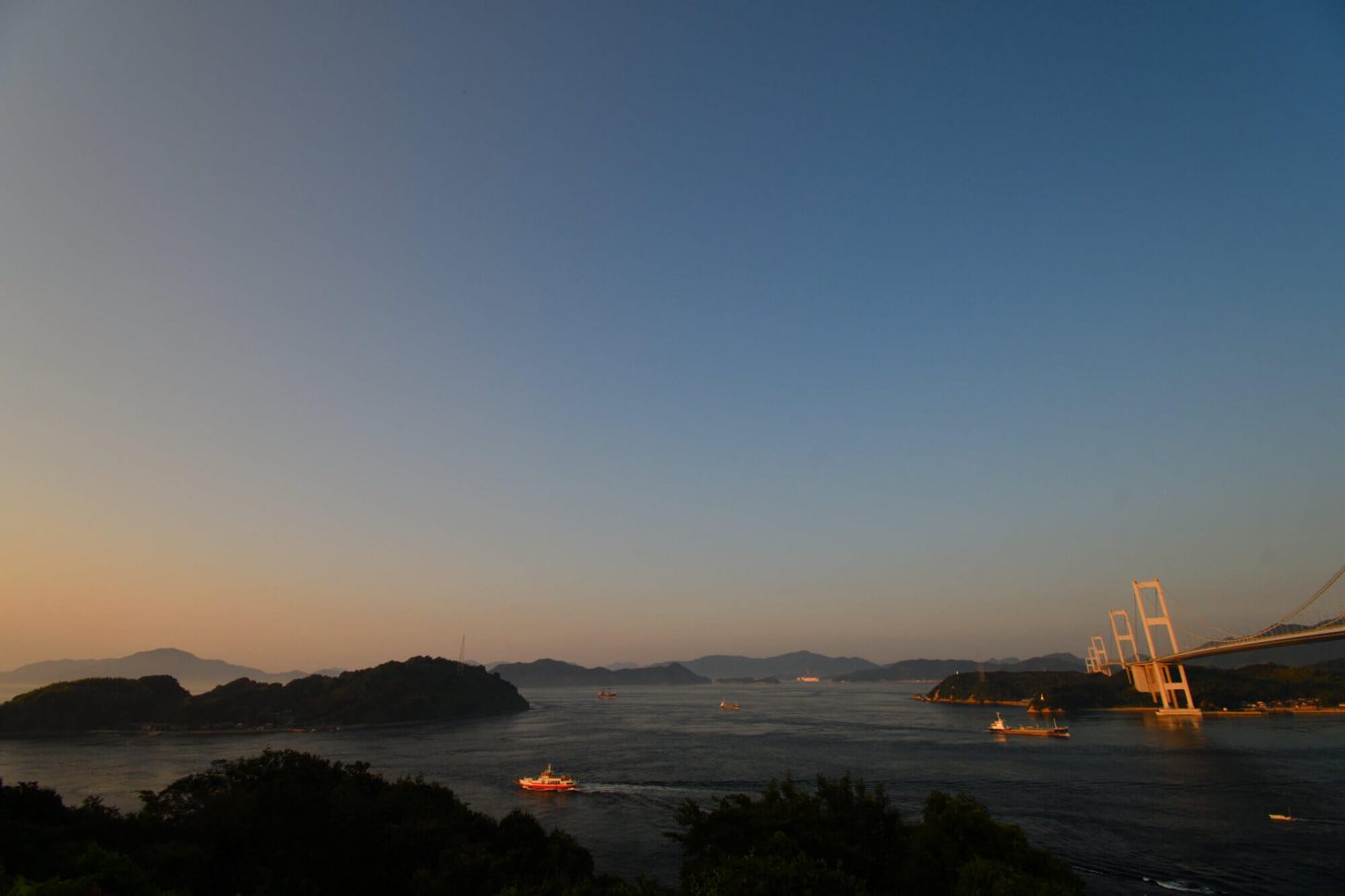 夕暮れ時の瀬戸内海