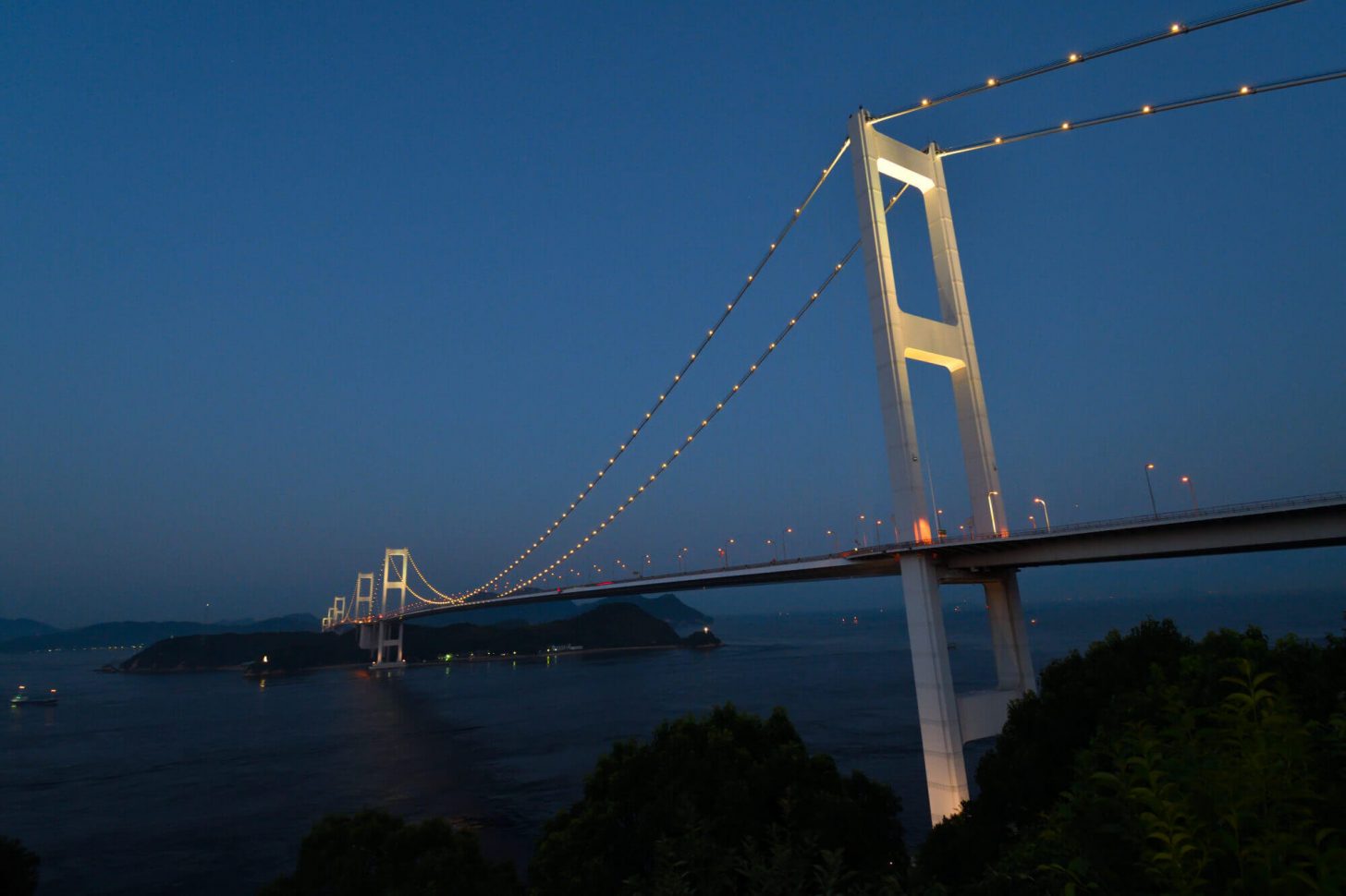 来島海峡大橋ライトアップ