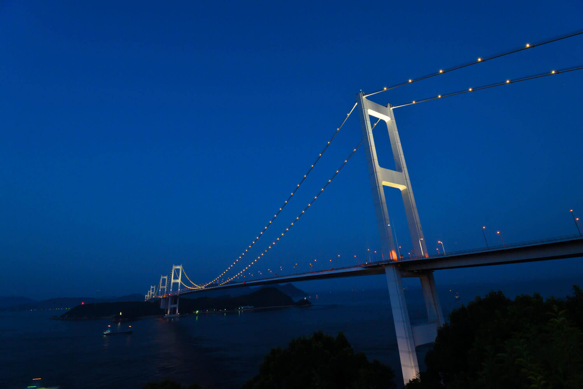 来島海峡大橋ライトアップ