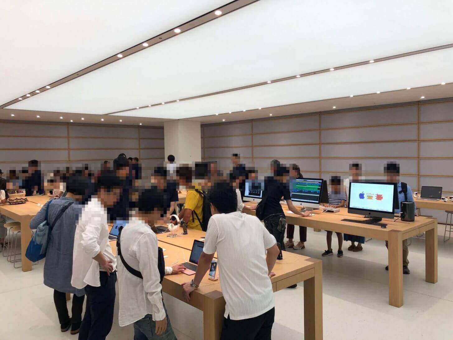 Apple京都店内2階の風景