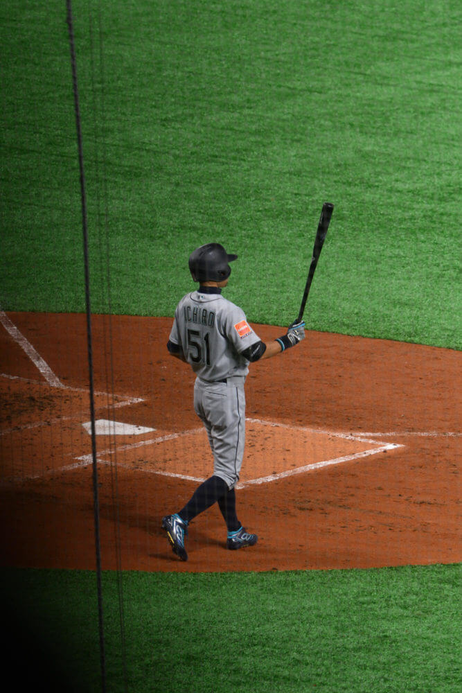 2019MLB開幕戦・ネクストバッターズサークルでのイチロー