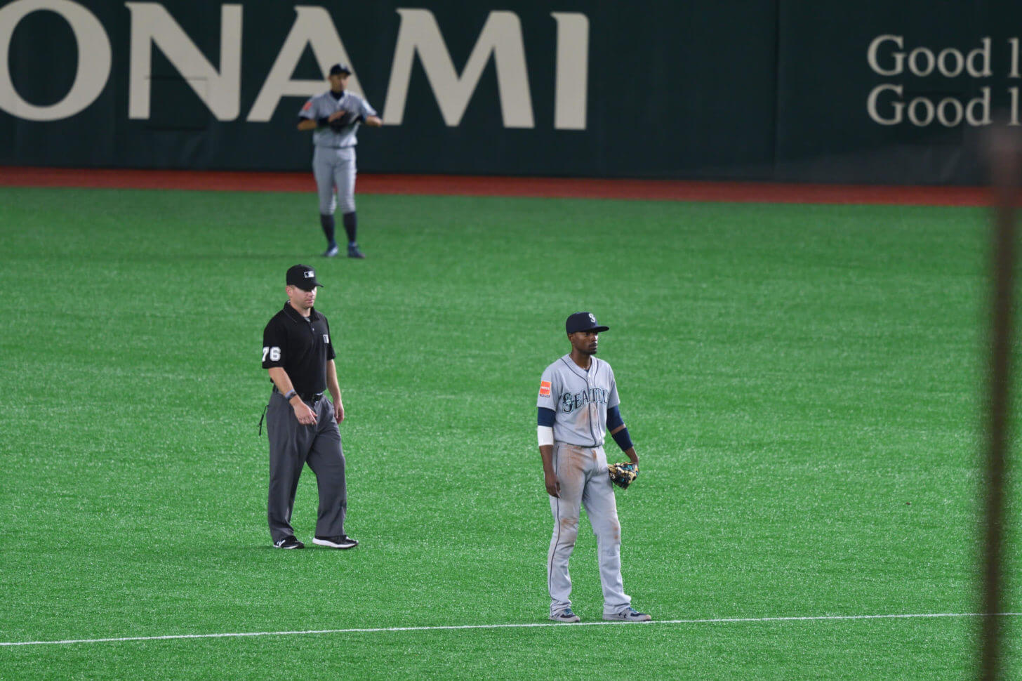 守備につくイチローとゴードン