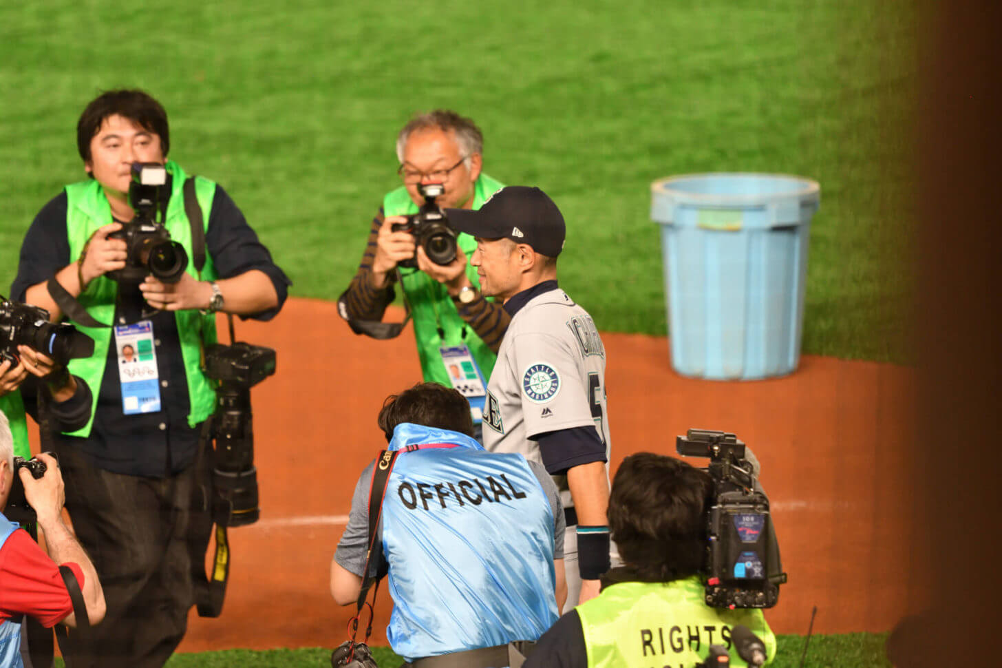 引退試合でアンコール登場したイチロー