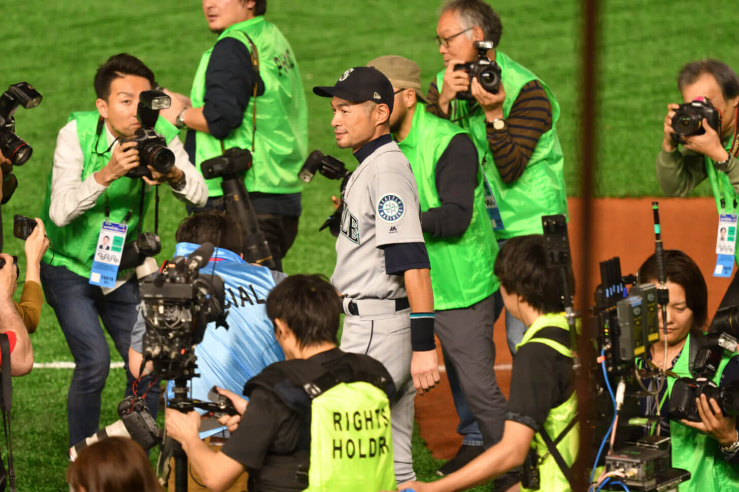 引退試合でアンコール登場したイチロー