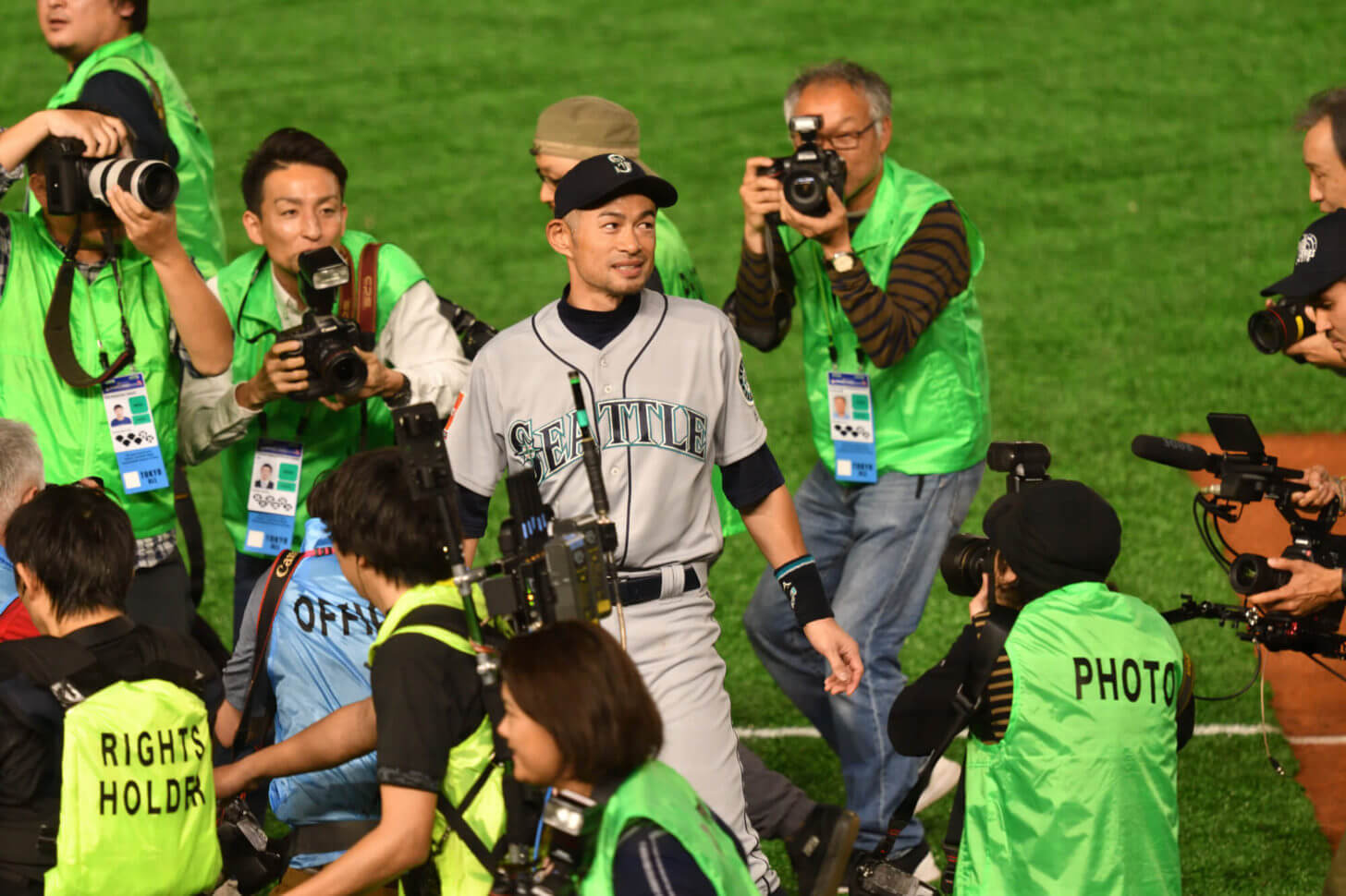 引退試合でアンコール登場したイチロー