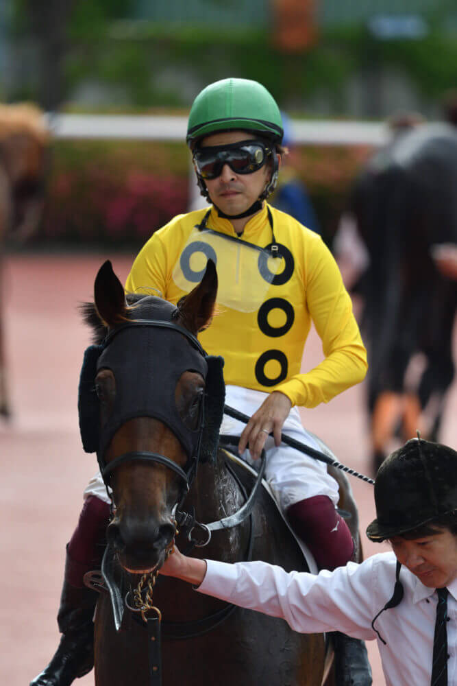 レースに勝って引き上げてくる福永祐一