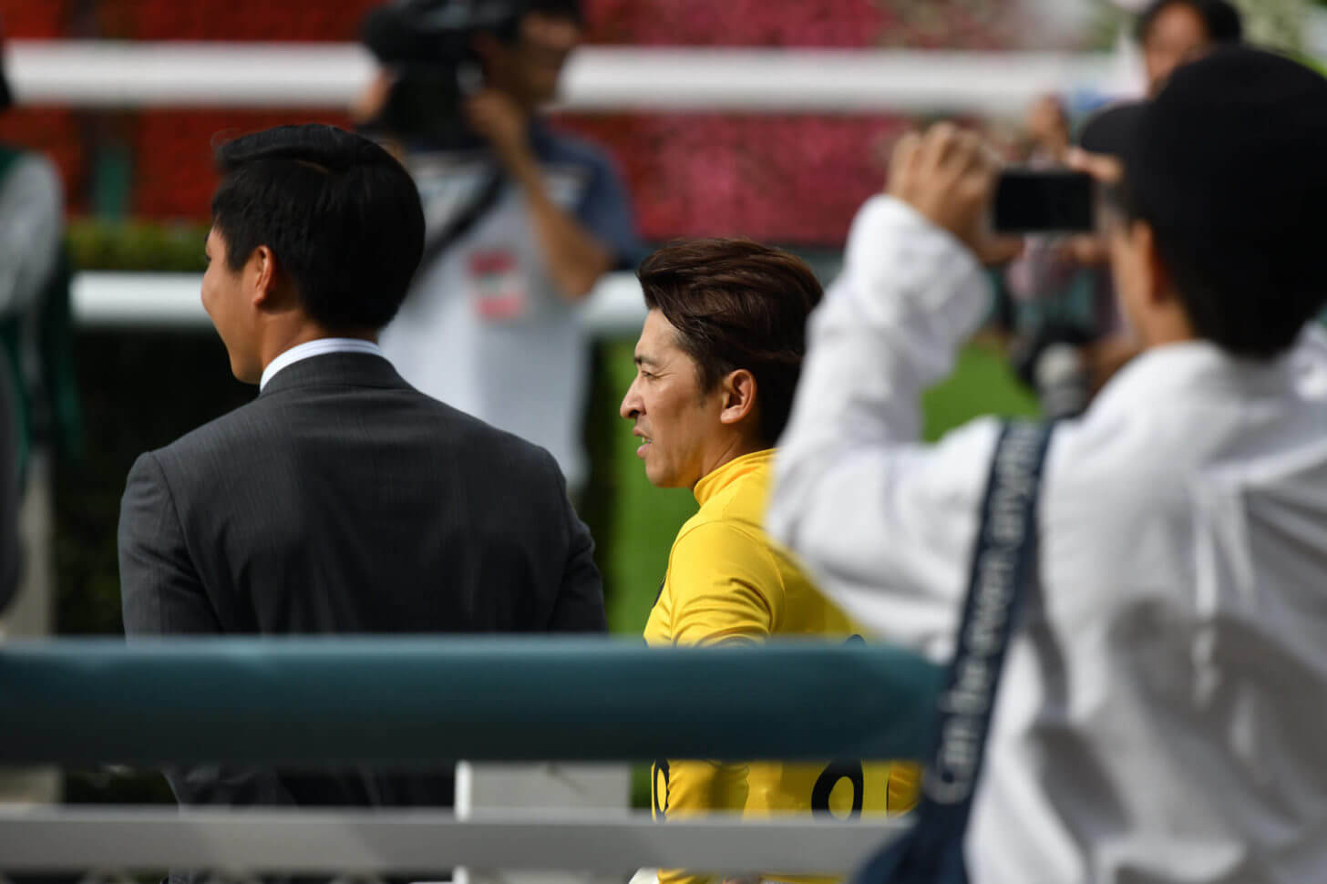 ウイナーズサークルでの福永祐一