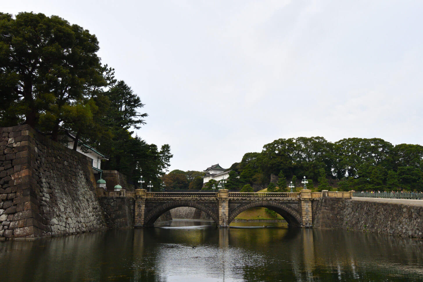 皇居外苑の正門石橋