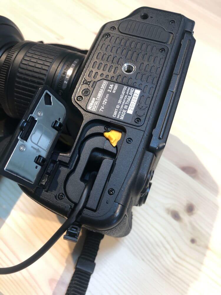 EP-5BをNikon D500に差し込んだ画