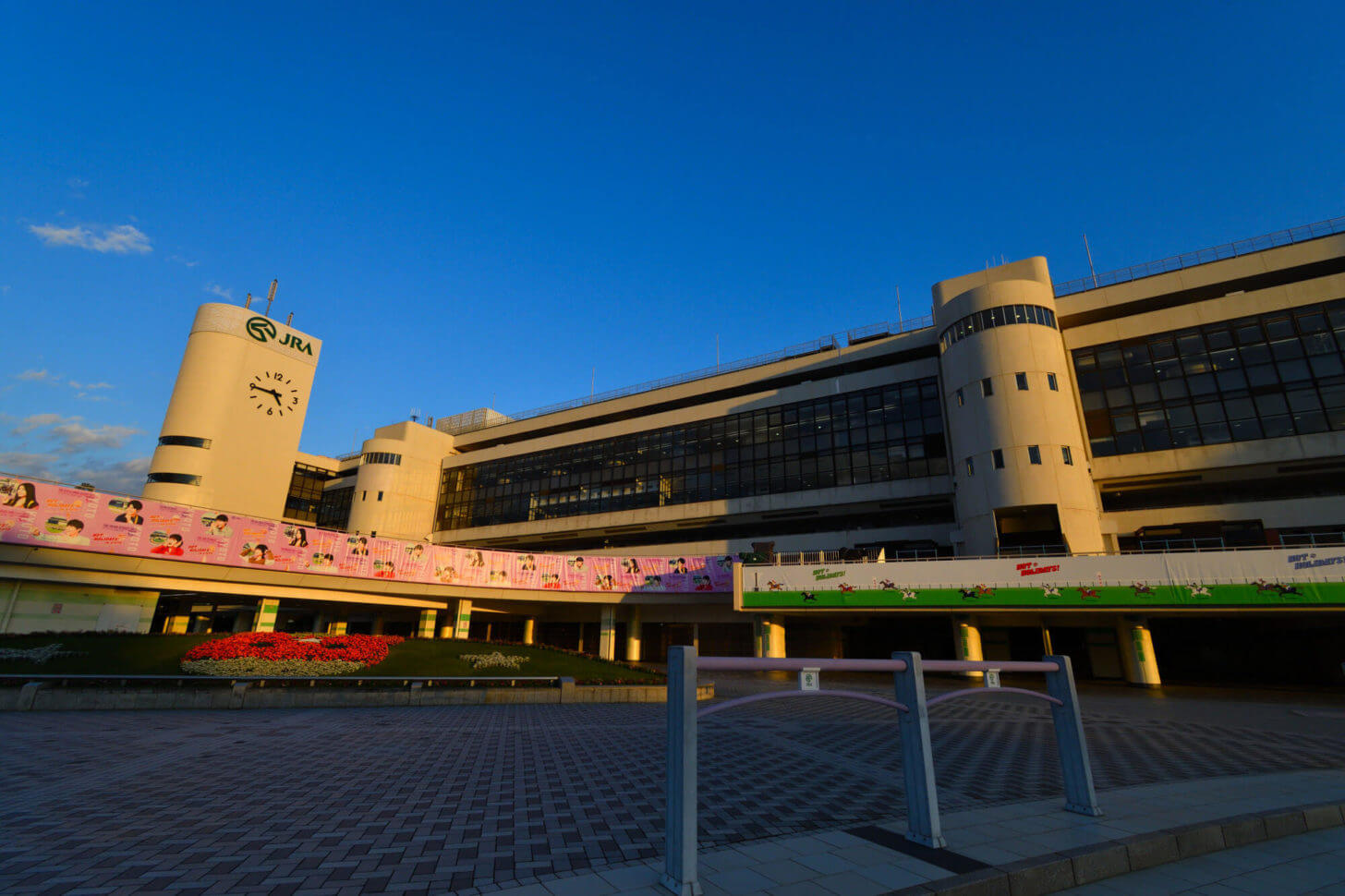 改修前の京都競馬場グランドスワン