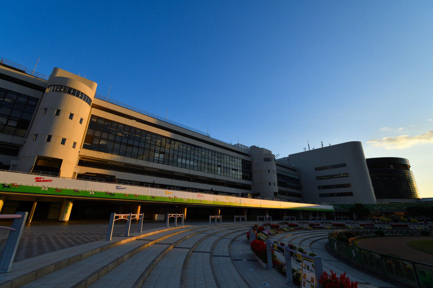 改修前の京都競馬場グランドスワン