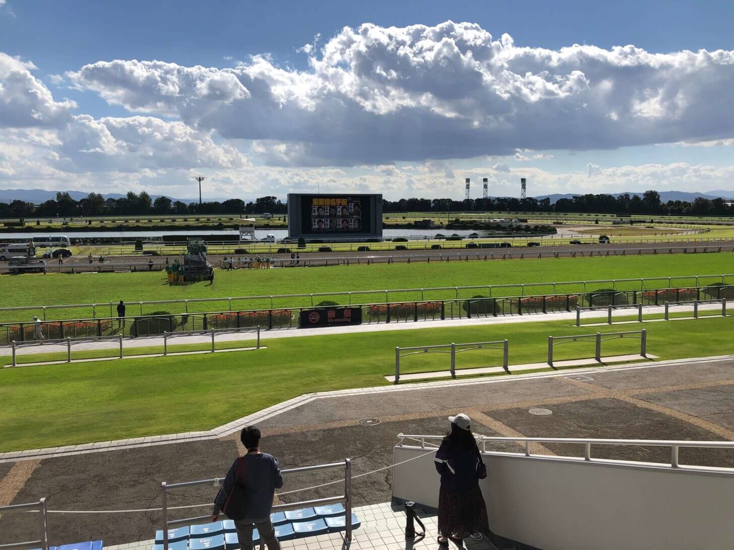 コロナ禍の京都競馬場スタンド