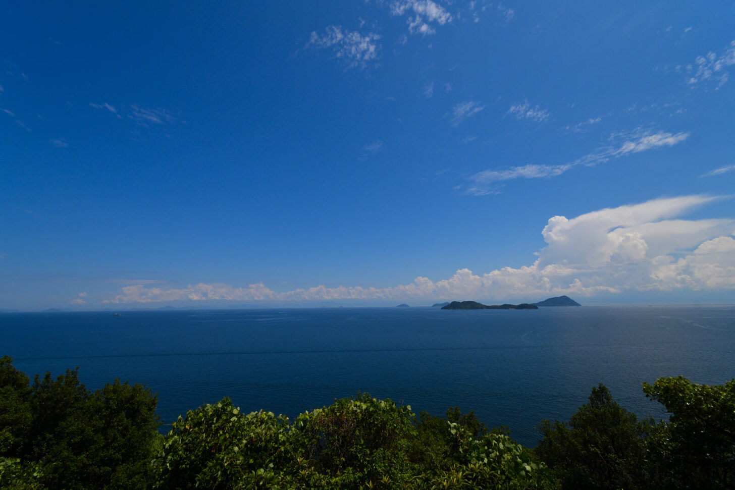 弓削島東側海岸線からの絶景