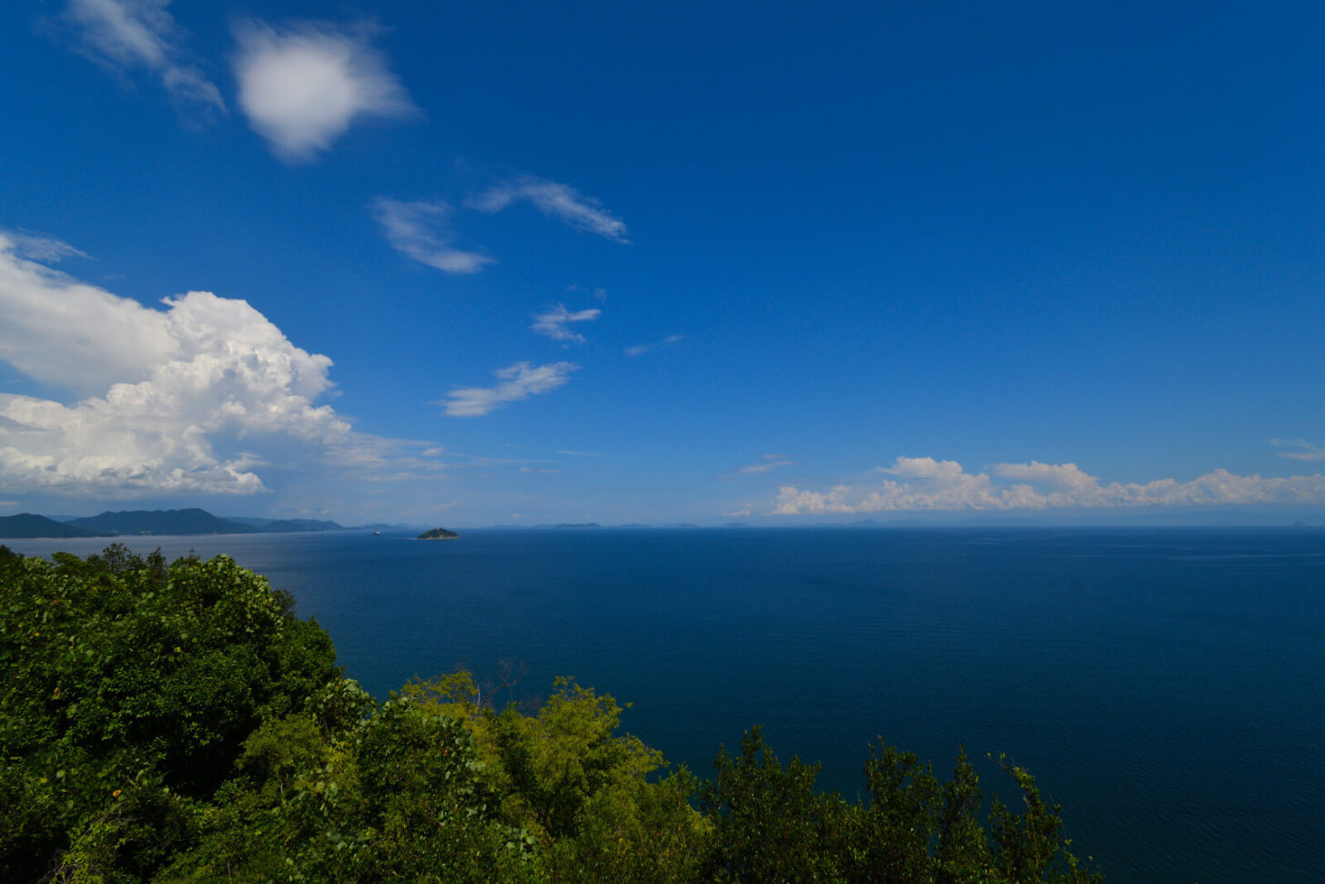 弓削島東側海岸線からの絶景