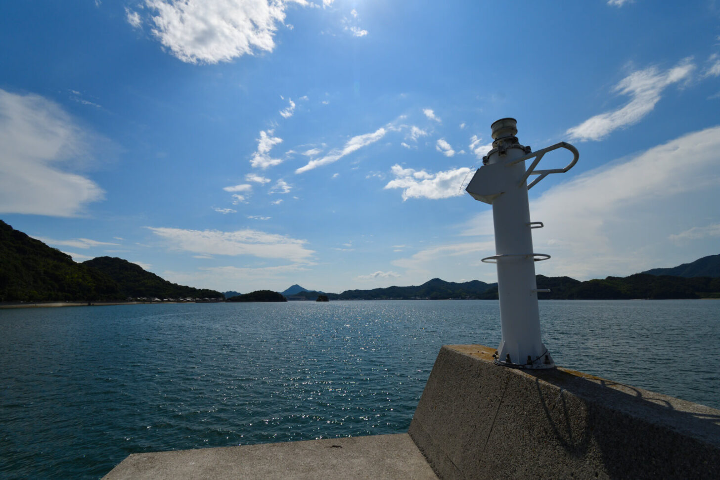 弓削島・久司浦港灯台