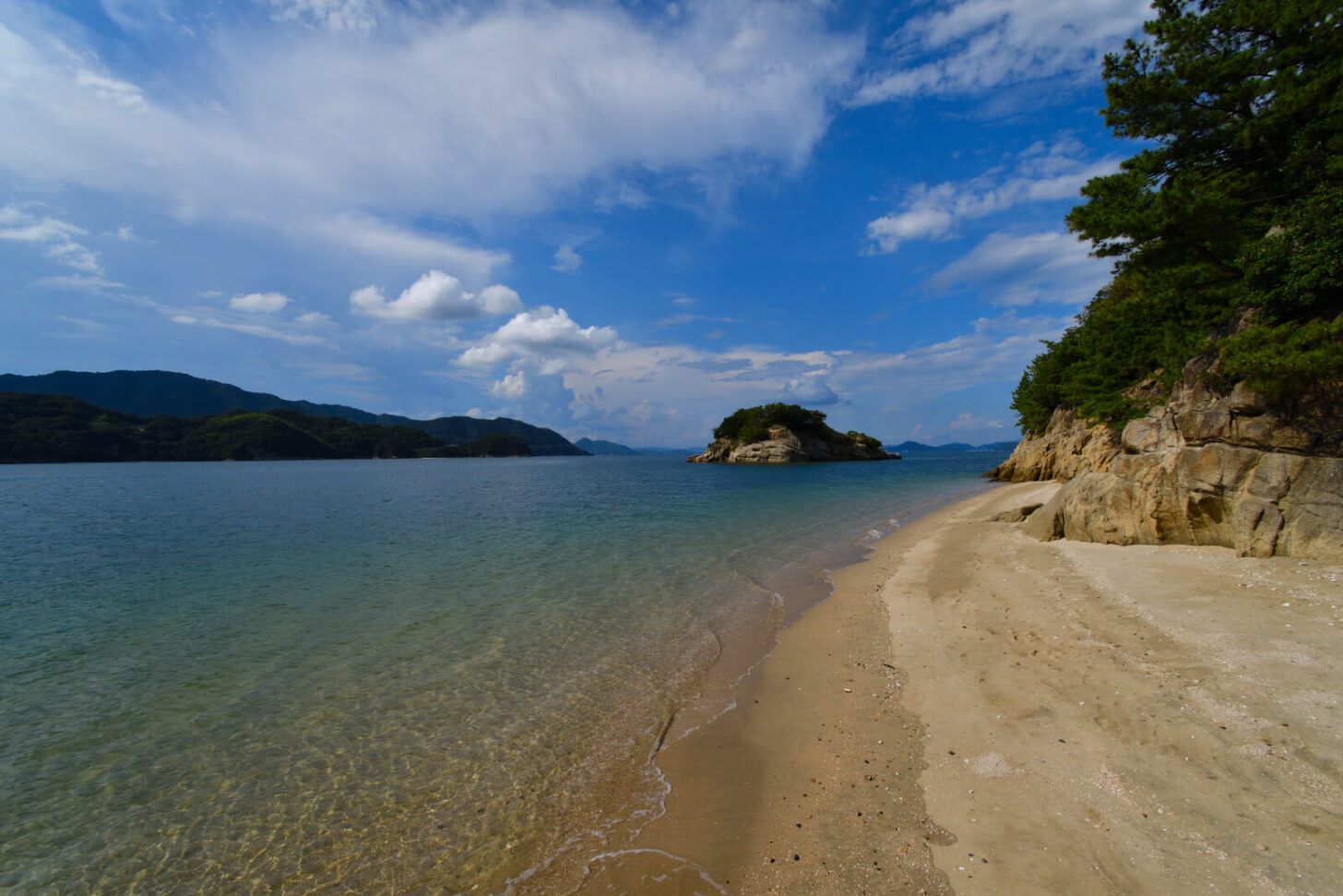 高濱八幡神社の先にある京の小島