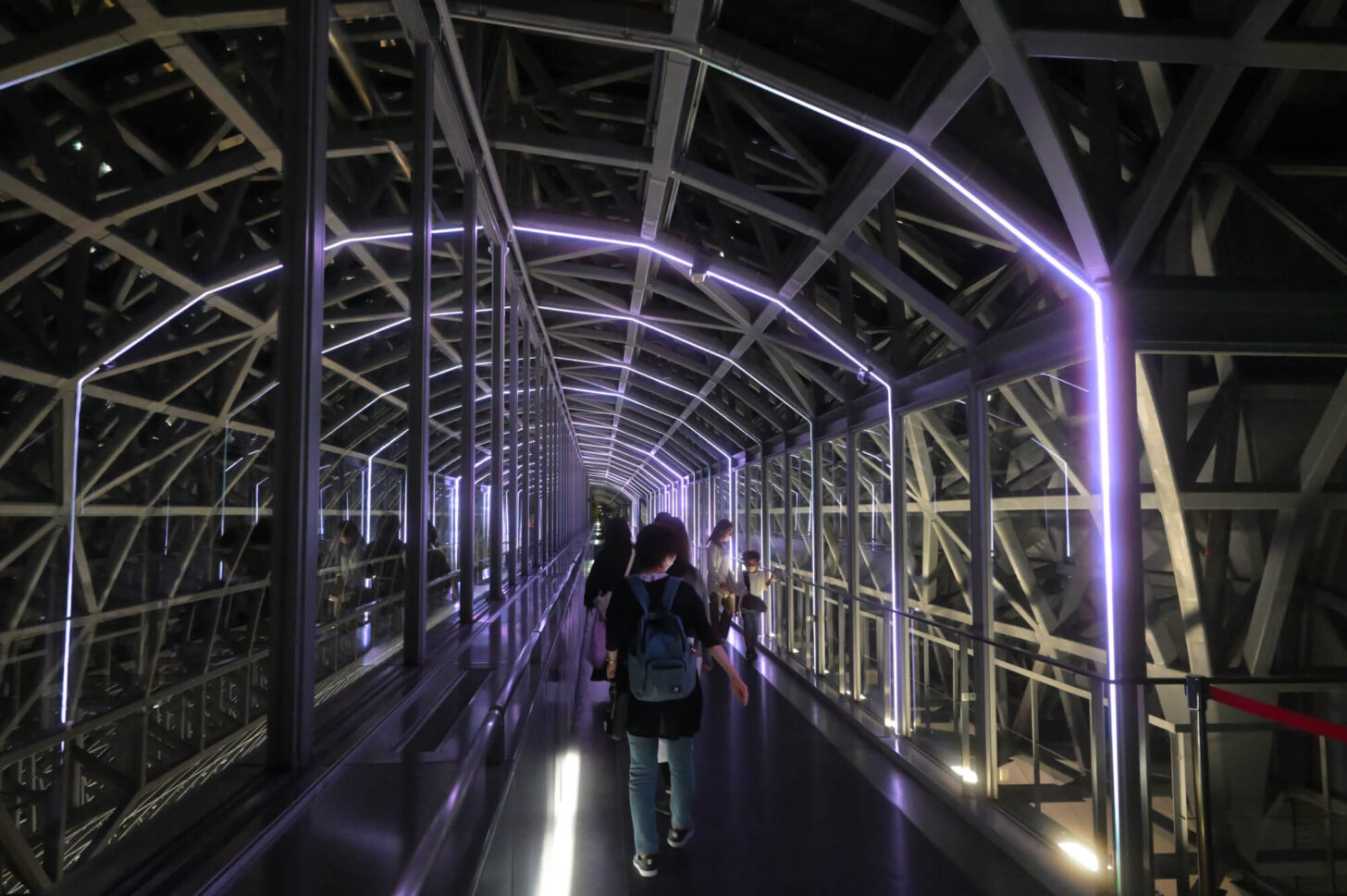 京都駅ビル 夜の空中径路