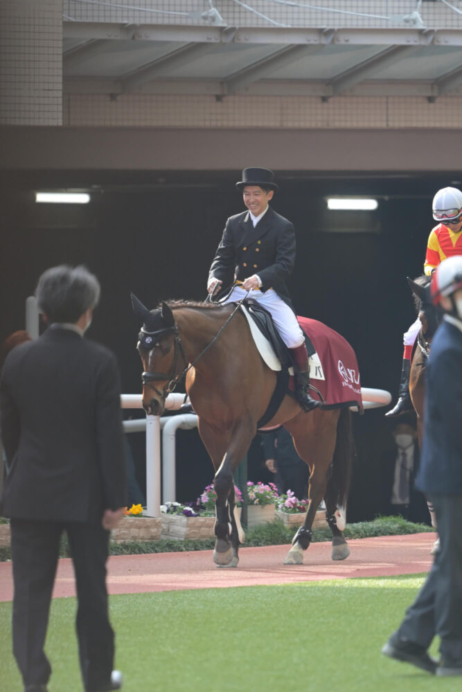 2023年3月4日、誘導馬に騎乗する福永祐一元騎手