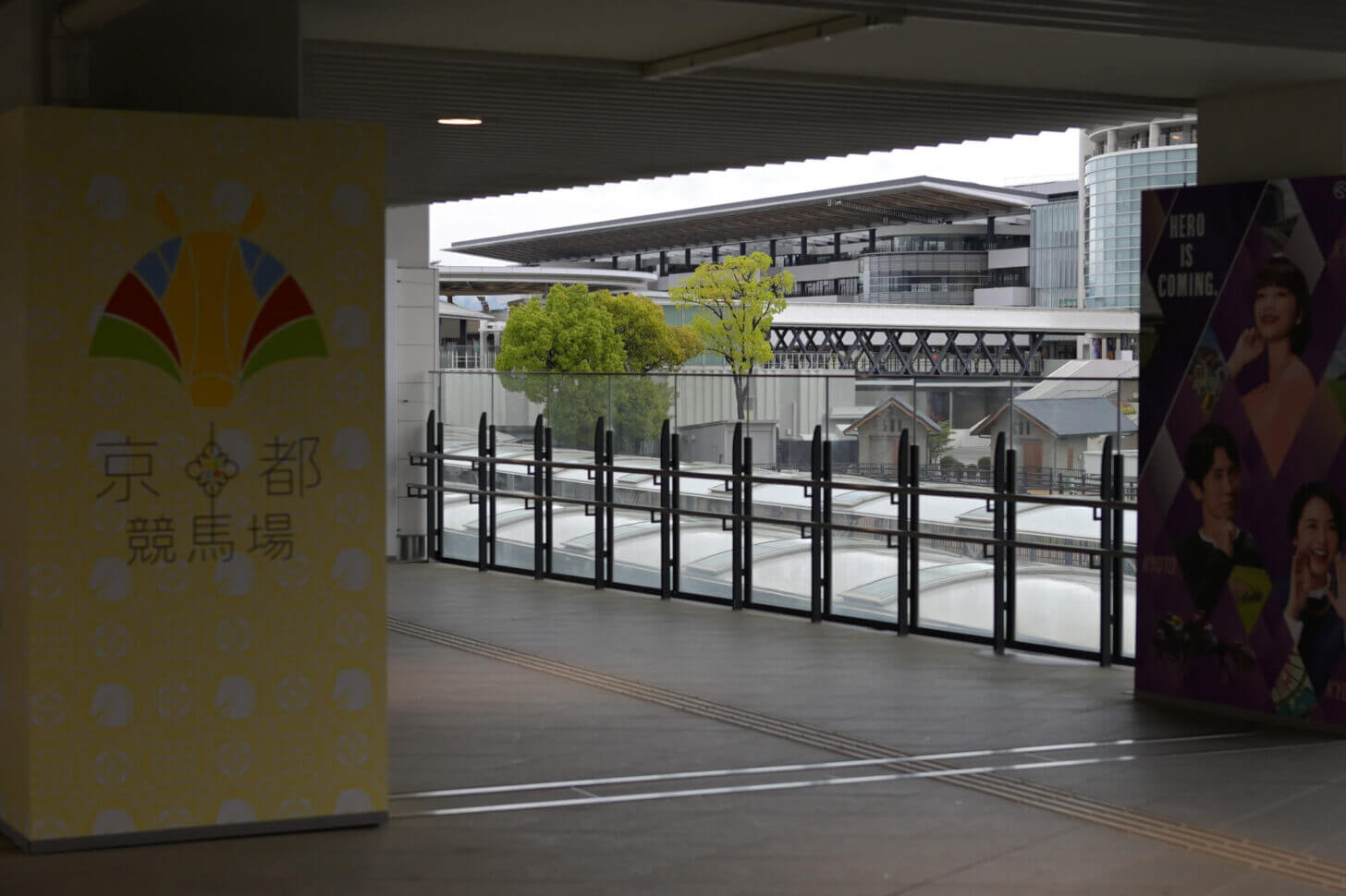 京阪淀駅から望む京都競馬場