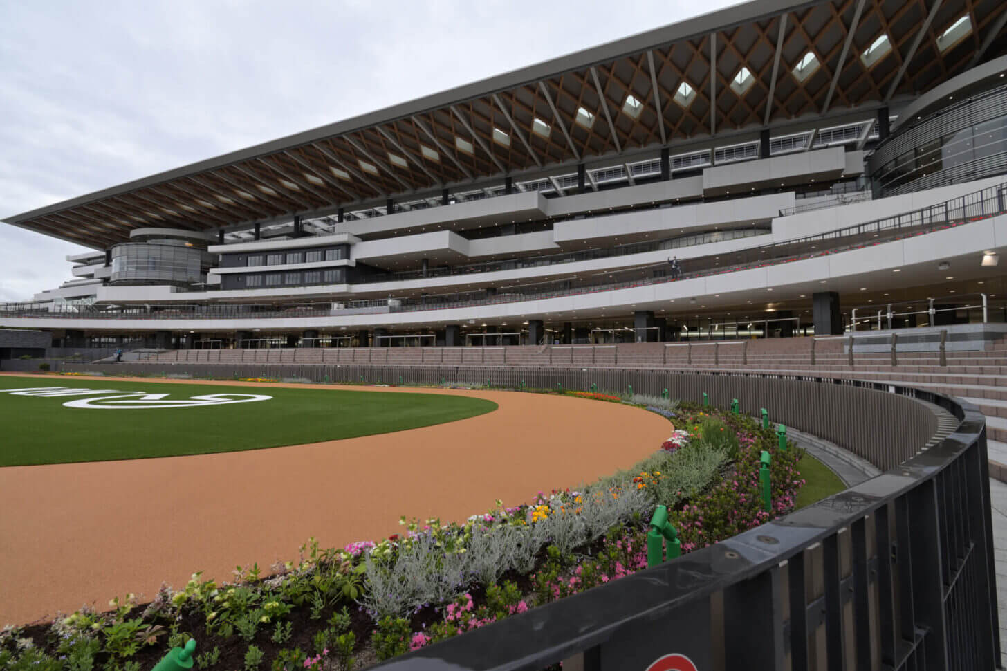 新装京都競馬場 パドック