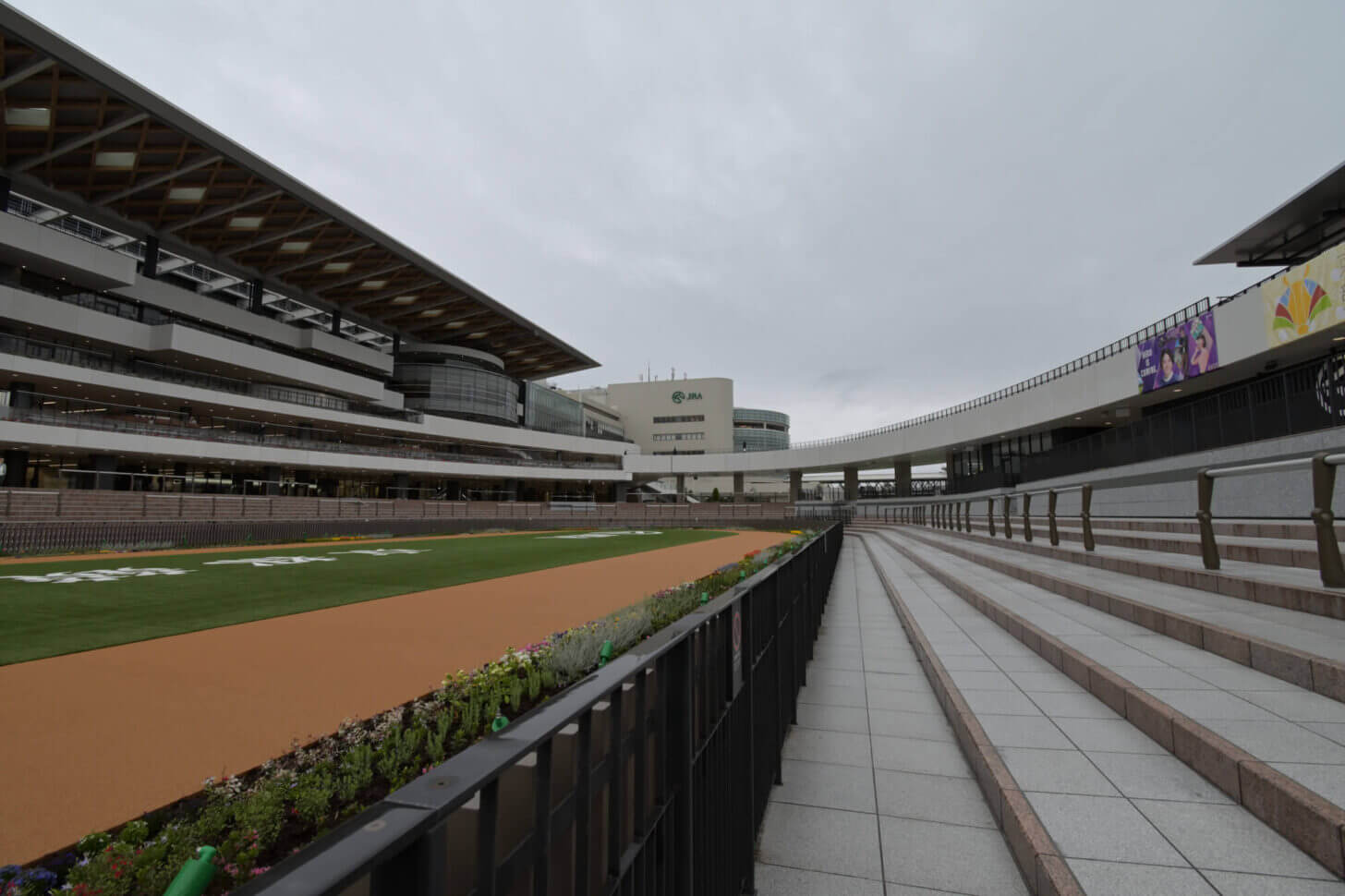 新装京都競馬場 パドック