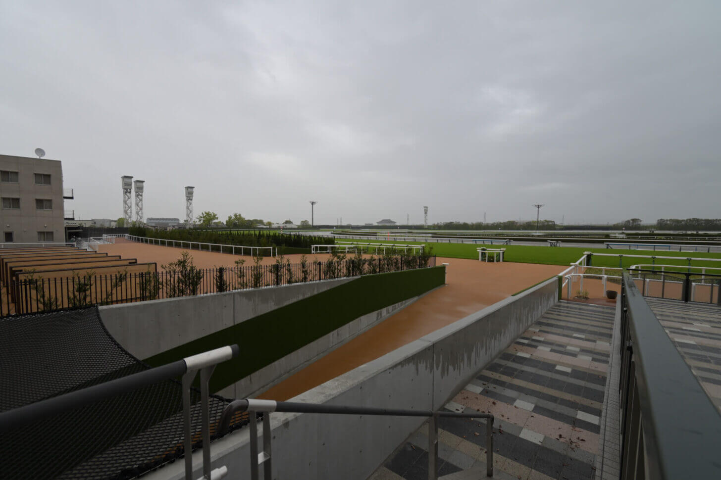 新装京都競馬場 新スタンド（ゴールサイド）