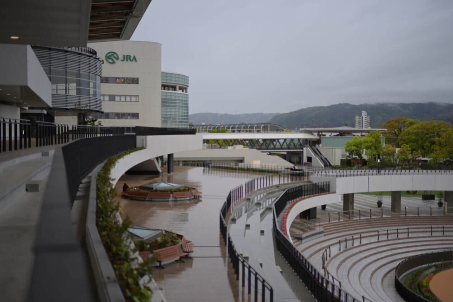 新装京都競馬場 3階スタンドベランダからの風景