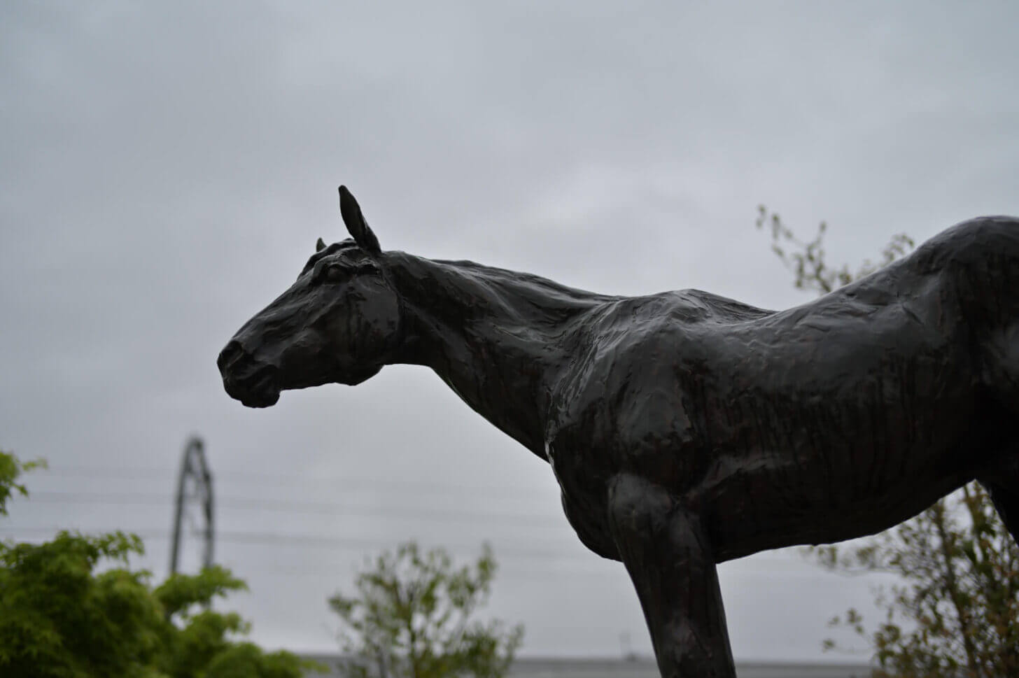 京都競馬場 三冠馬メモリアルロード シンザン像