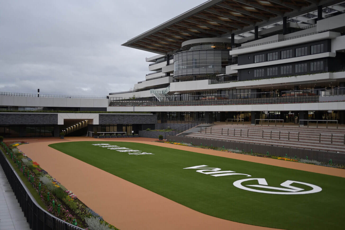 新装京都競馬場 パドック