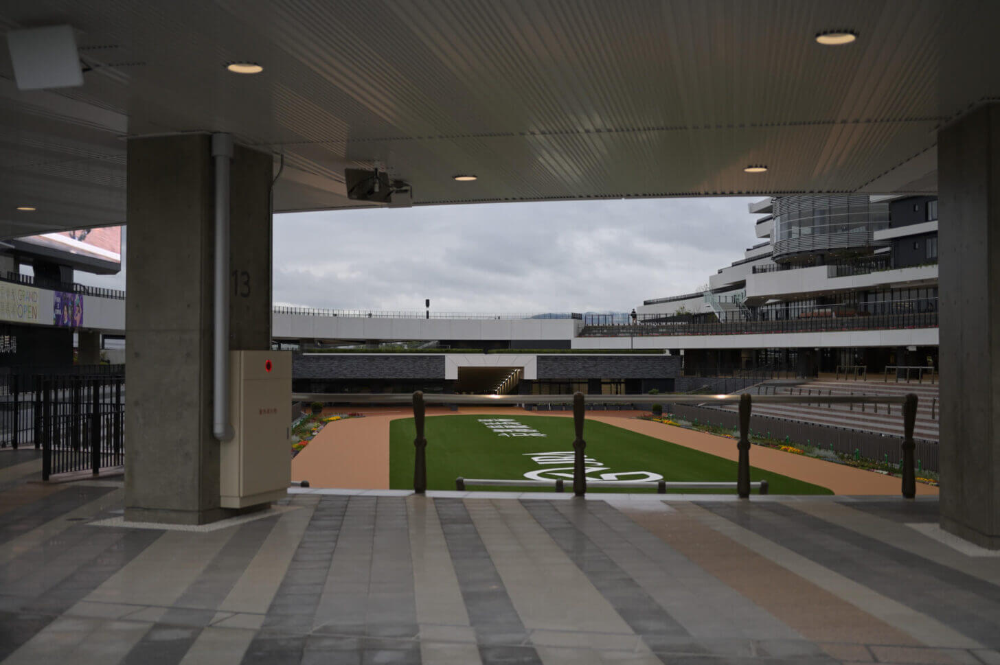 新装京都競馬場 パドック