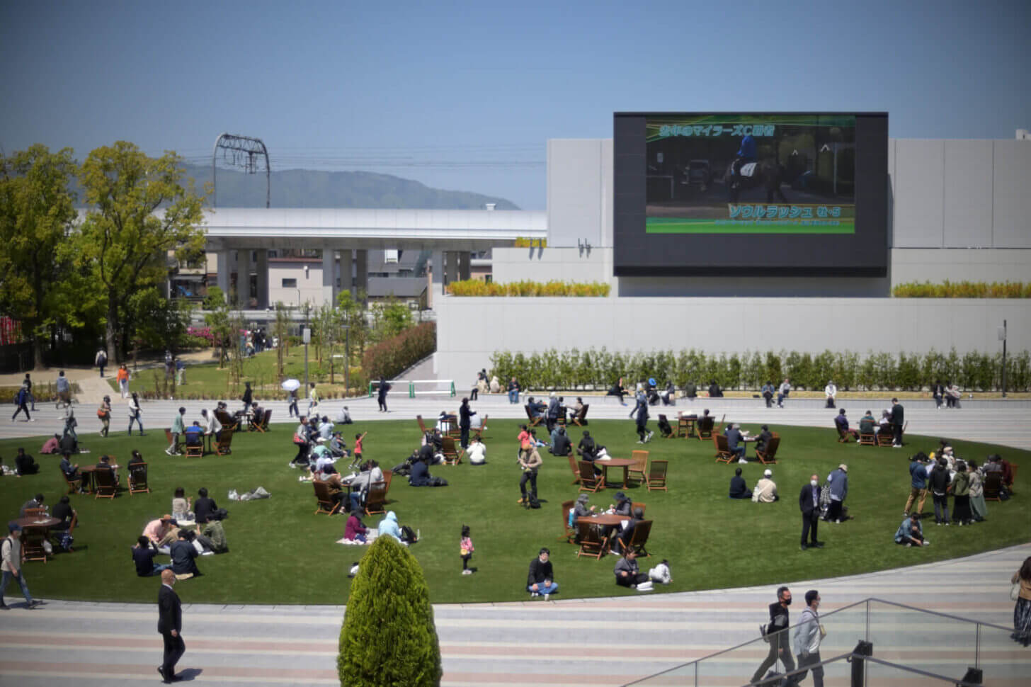 京都競馬場新スタンド 旧パドック芝生エリア