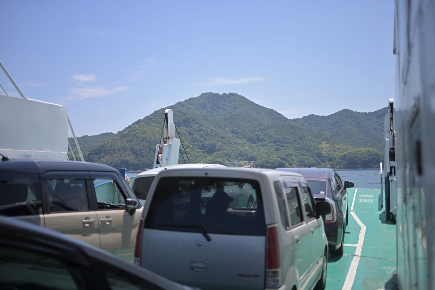 因島・家老渡港から弓削港に向かう家老渡フェリーの船上