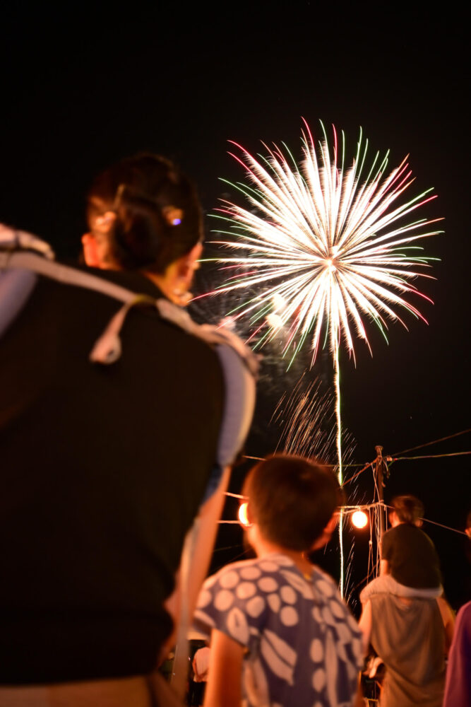 2024年かみじまふるさと夜市での打ち上げ花火