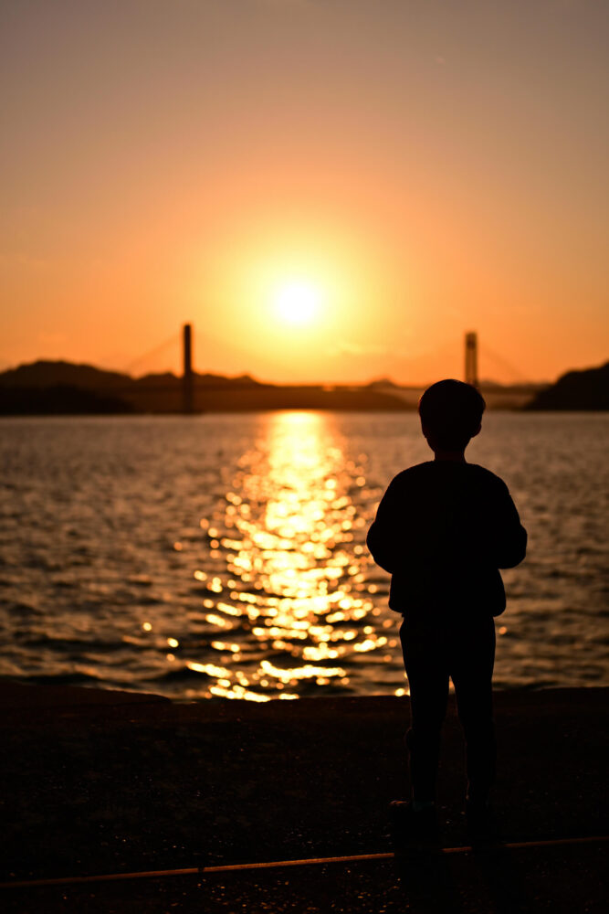 旧明神港から見る冬の弓削の夕焼け